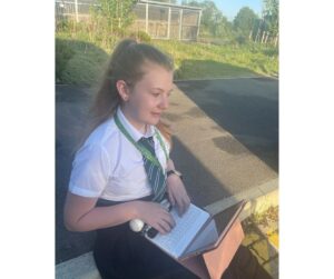 Dayzie with her iPad
